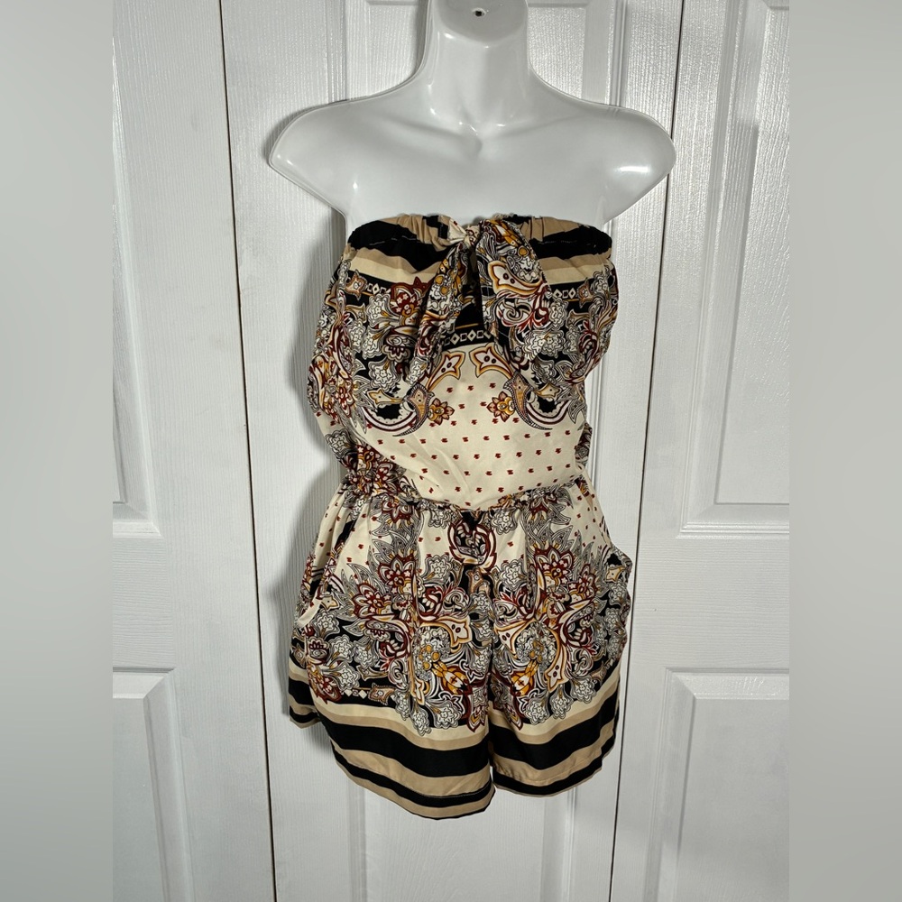 Thread Story Paisley Front Bow Strapless Romper With Pockets
